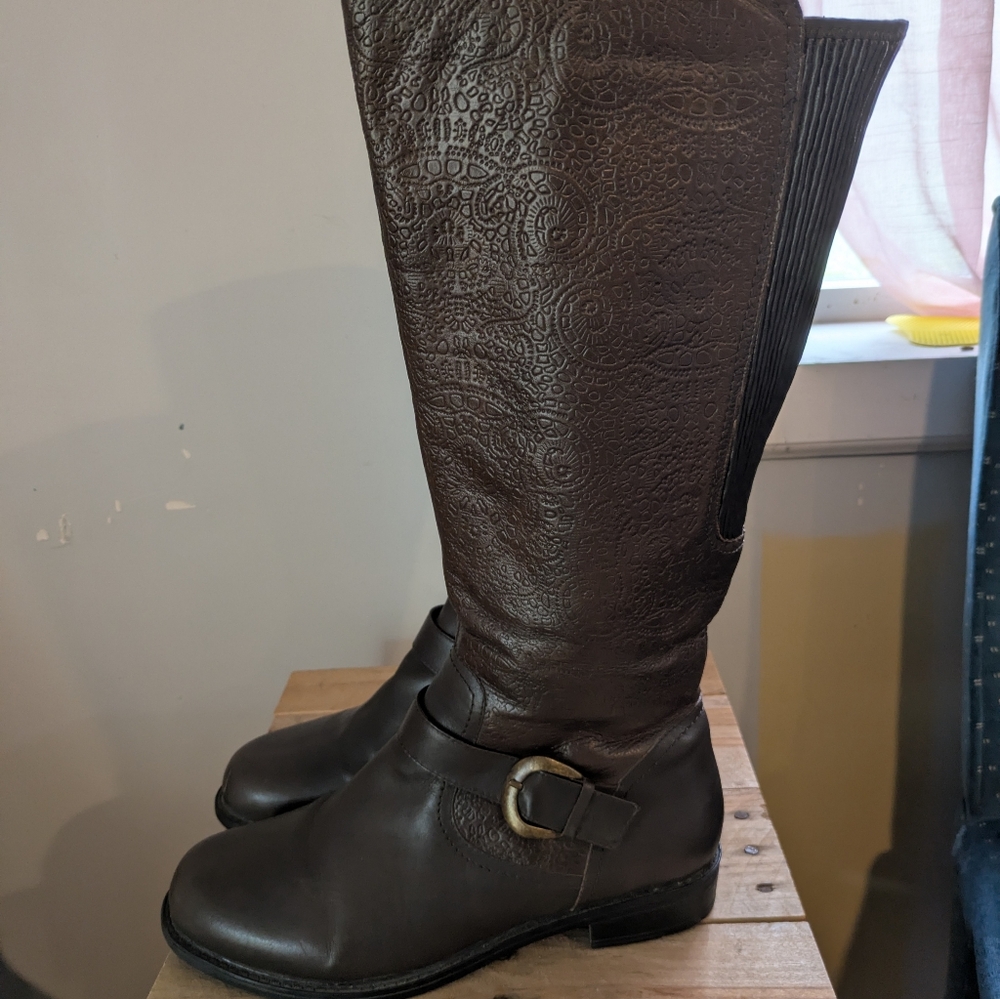 David Tate Brown Embossed Leather Knee-High Heeled Boots - Picture 5 of 8